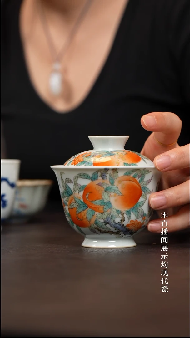 景德镇粉彩桃子盖碗