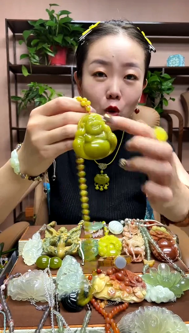 未镶嵌岫玉吊坠多样性发货发其中之一