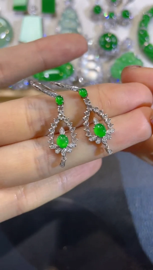 颈饰18K金镶嵌翡翠团购5