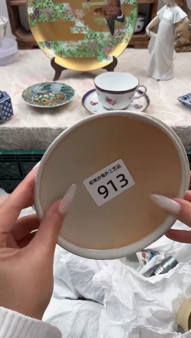 爱****丘F          913