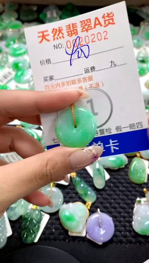 翡翠18K金镶嵌颈饰1111111111111111