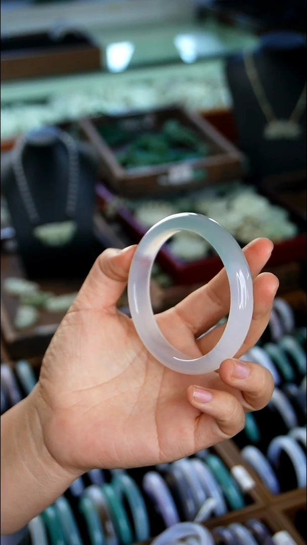 未镶嵌镯子玛瑙/玉髓万*3.6  62圈口