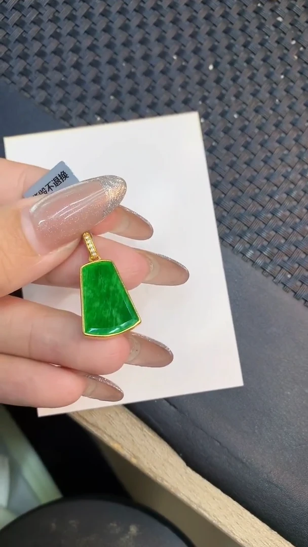 颈饰未镶嵌翡翠1