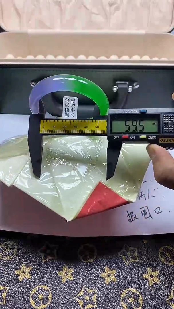 翡翠手镯未镶嵌122