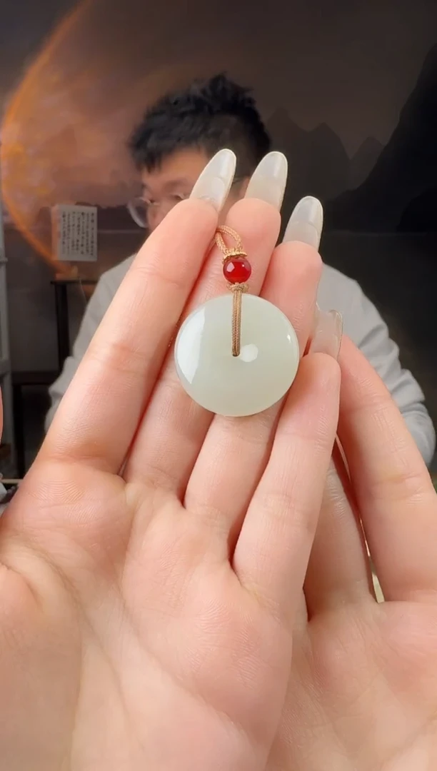 颈饰未镶嵌和田玉平安扣