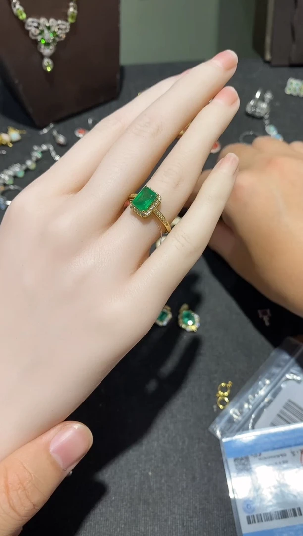 银S925镶嵌戒指祖母绿戒指