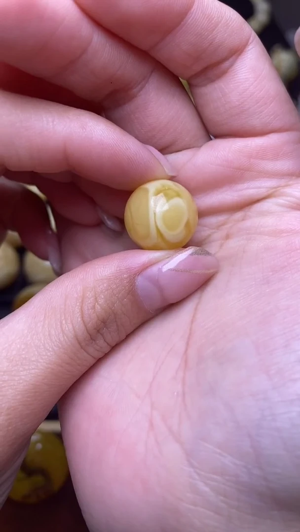 未镶嵌琥珀裸石葵. 58
