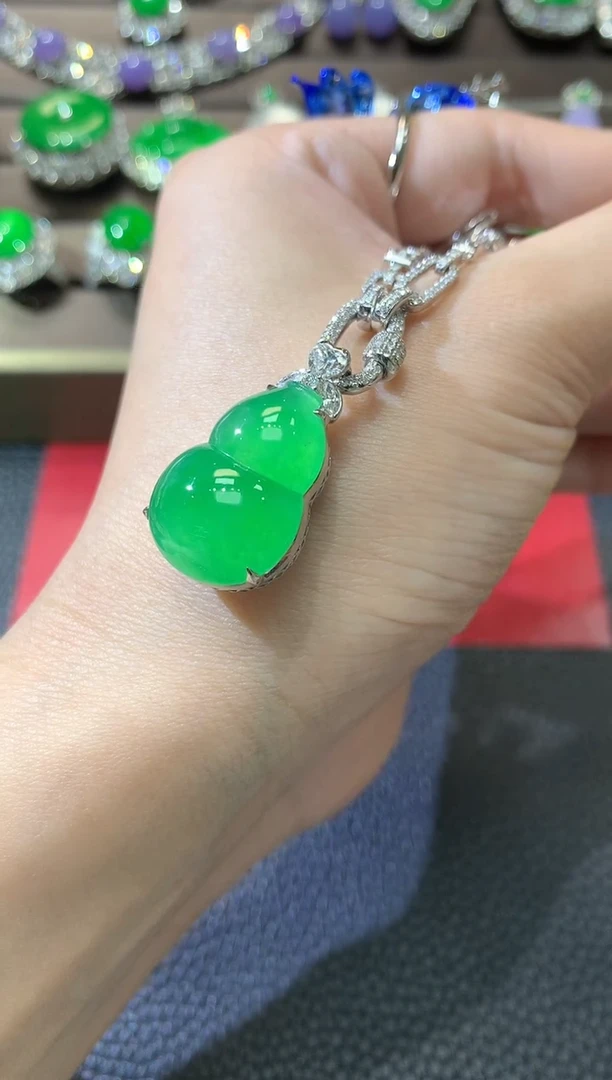 【闪购商品】翡翠吊坠(不含链)18K金镶嵌D88