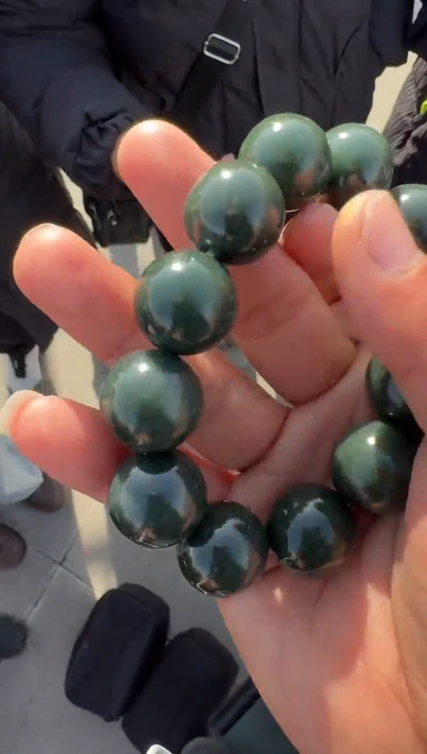 未镶嵌和田玉（糖玉）挂件和田玉