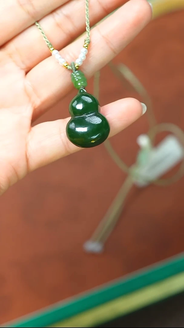 颈饰未镶嵌和田玉葫芦