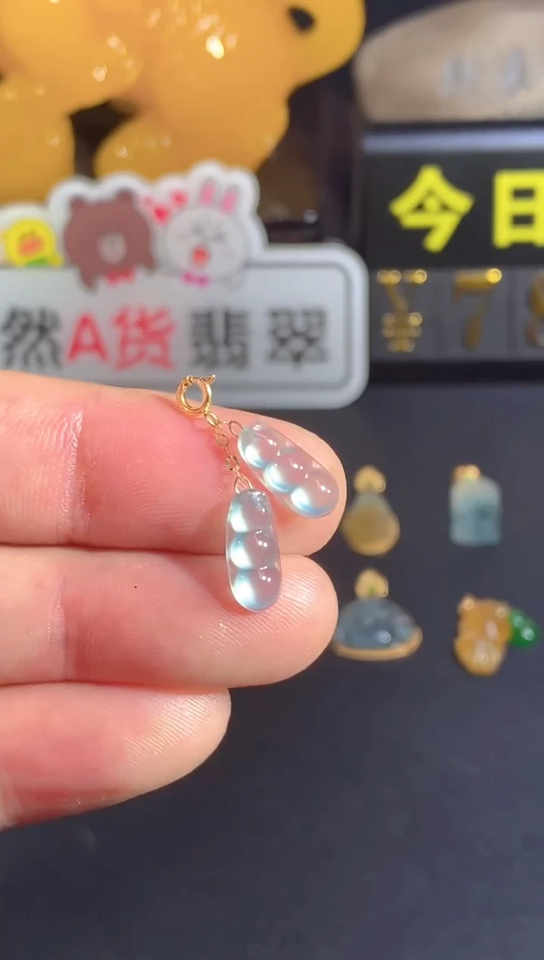 颈饰18K金镶嵌翡翠