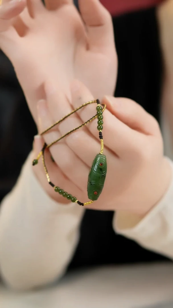 颈饰18K金镶嵌和田玉（碧玉）碧玉吊坠