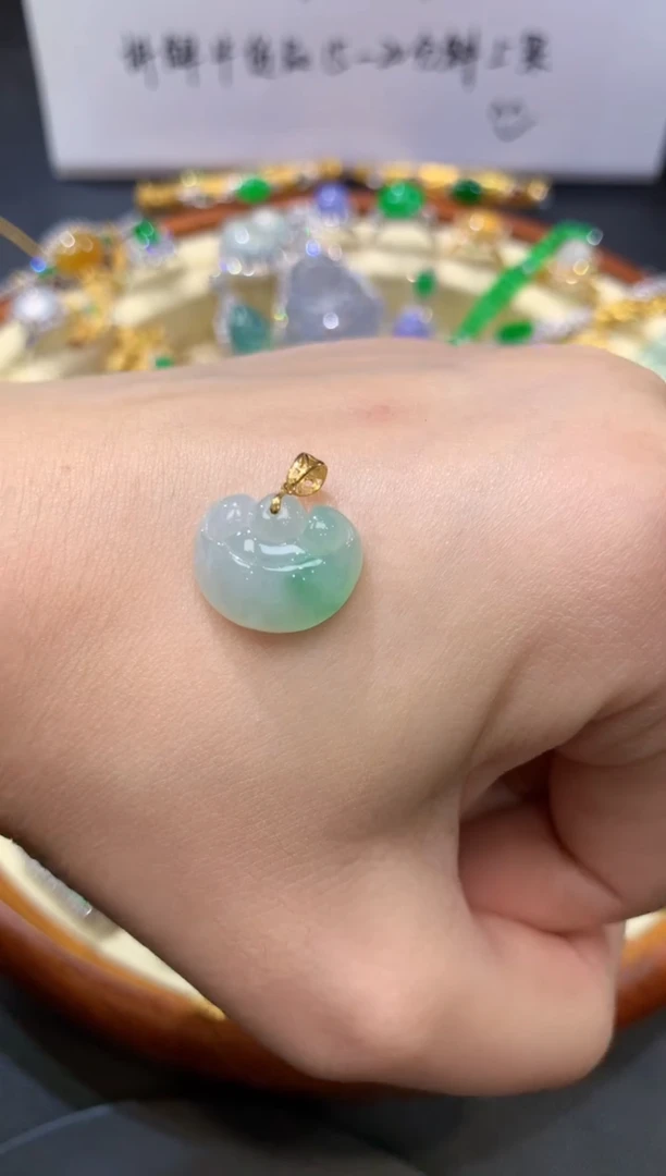 颈饰18K金镶嵌翡翠15如意