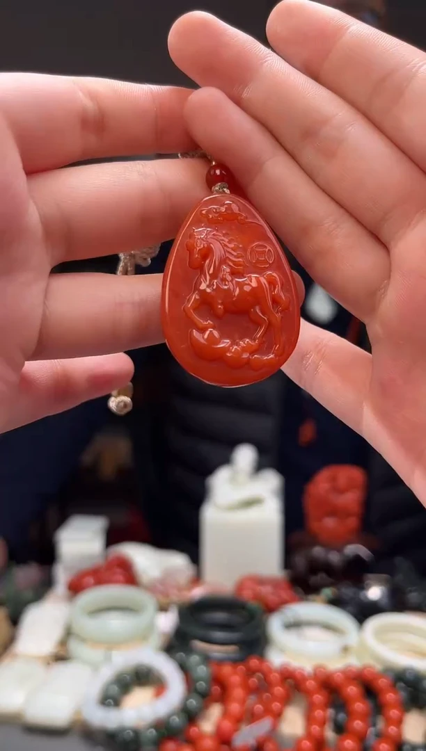 颈饰未镶嵌南红玛瑙吊坠