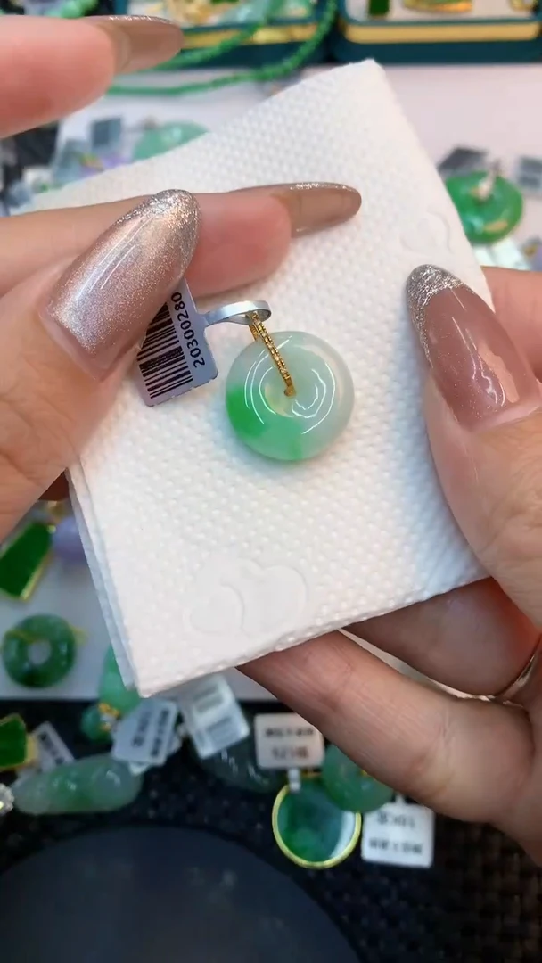 颈饰18K金镶嵌翡翠1