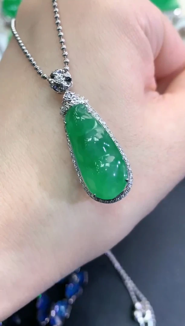 【闪购商品】翡翠颈饰18K金镶嵌C6