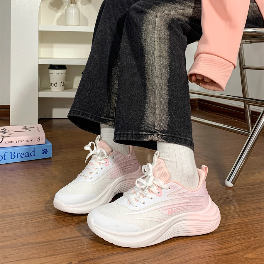 回力女鞋草莓粉运动鞋子女2025新款百搭轻便软底休闲学生老爹鞋潮