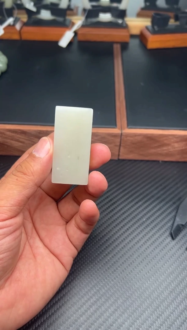 吊坠(赠链)未镶嵌和田玉黑山微色差mM