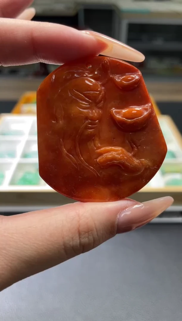 颈饰未镶嵌翡翠天然A货翡翠随机发一件1