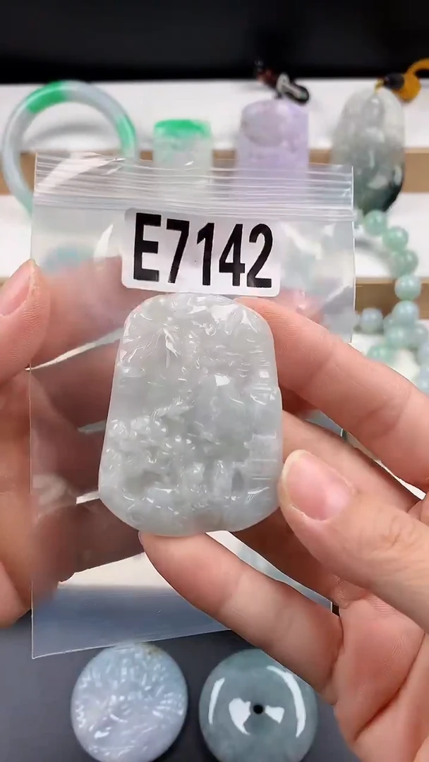 颈饰未镶嵌翡翠天然翡翠吊坠挂件