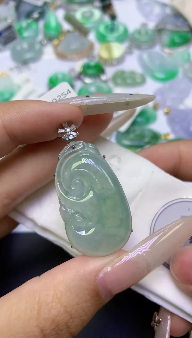 颈饰18K金镶嵌翡翠天然缅甸翡翠A货百元以上9元证书费自理