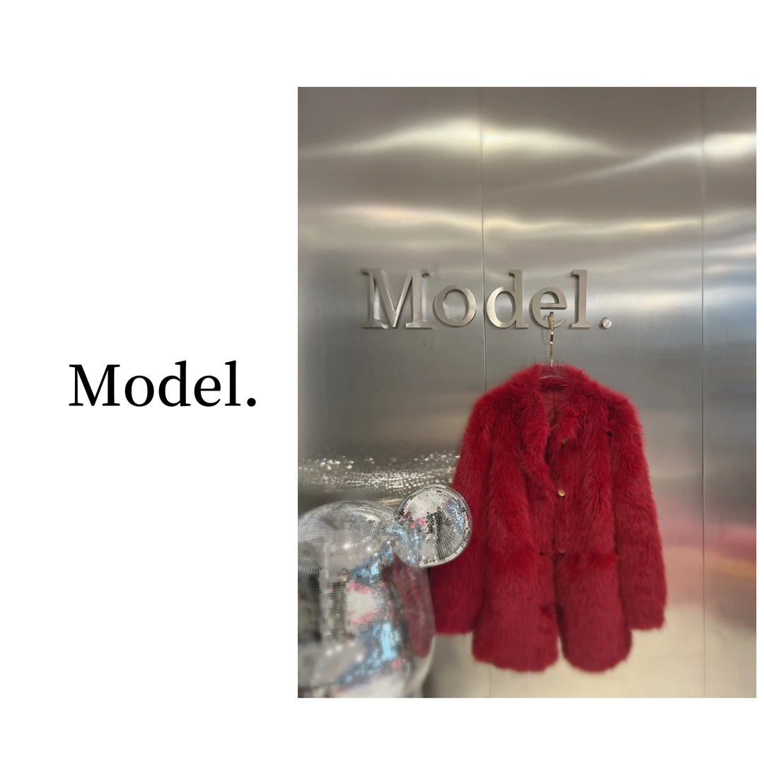 波尔多红小高领毛毛外套