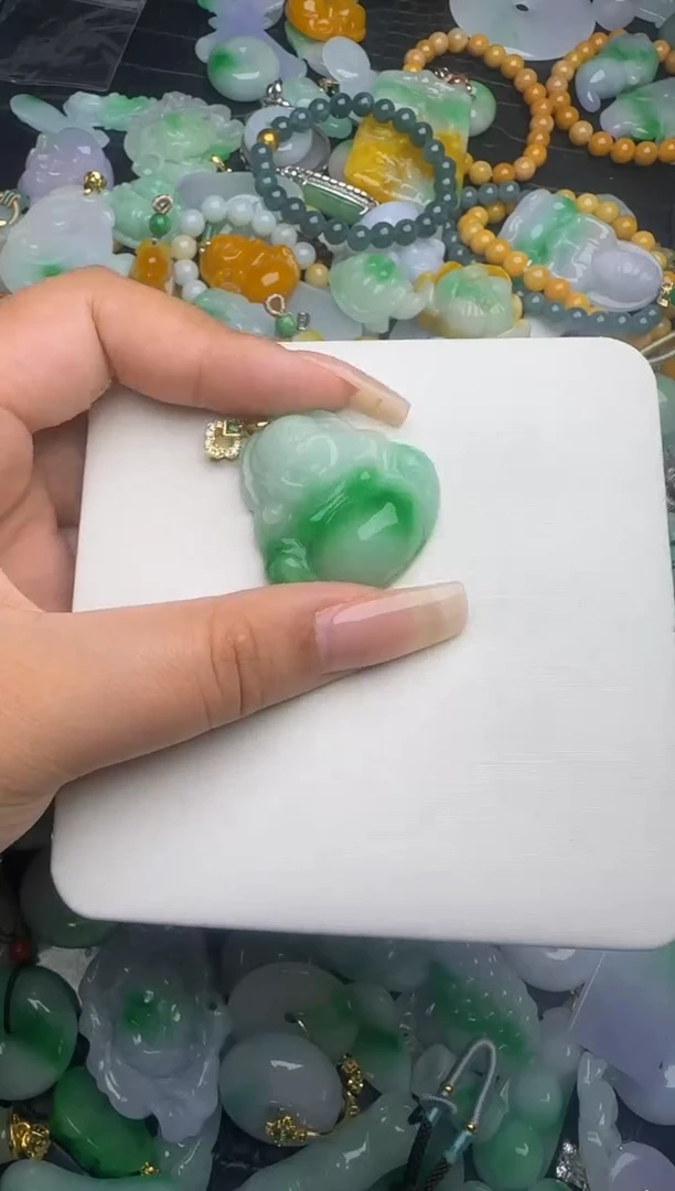 翡翠未镶嵌颈饰天然缅甸翡翠吊坠