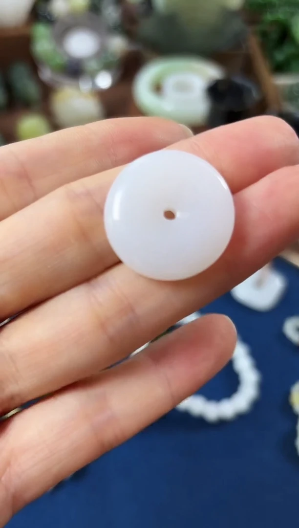 颈饰未镶嵌和田玉平安扣白玉