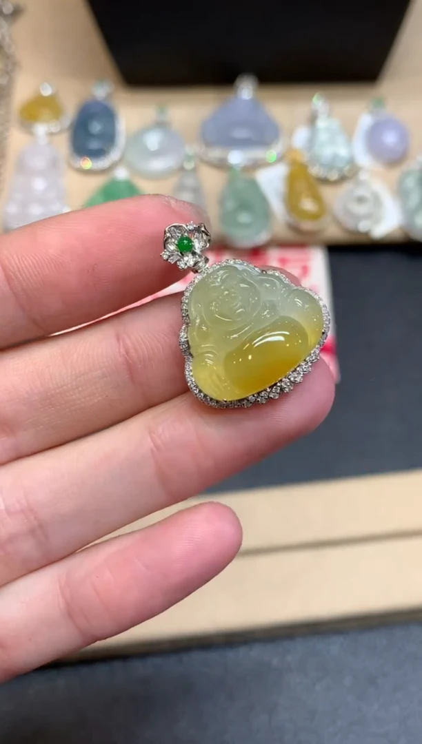 【闪购商品】翡翠颈饰18K金镶嵌佛公【无服务费】