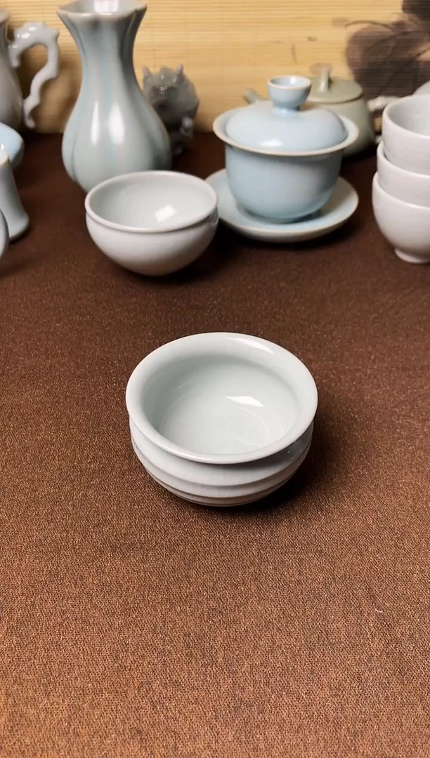 微微瑕-云雾月白釉纯手工玄纹钱袋杯