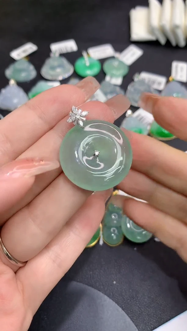 吊坠(不含链)18K金镶嵌翡翠11111111111