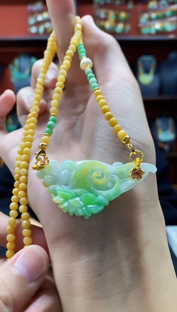 颈饰未镶嵌翡翠吊坠