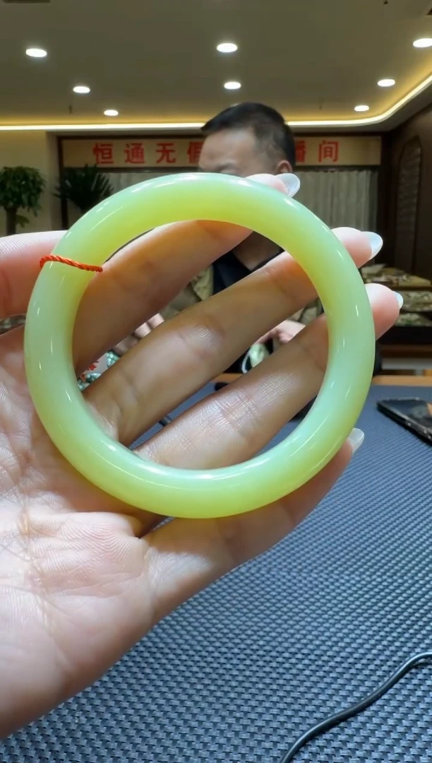 颈饰未镶嵌和田玉手镯56