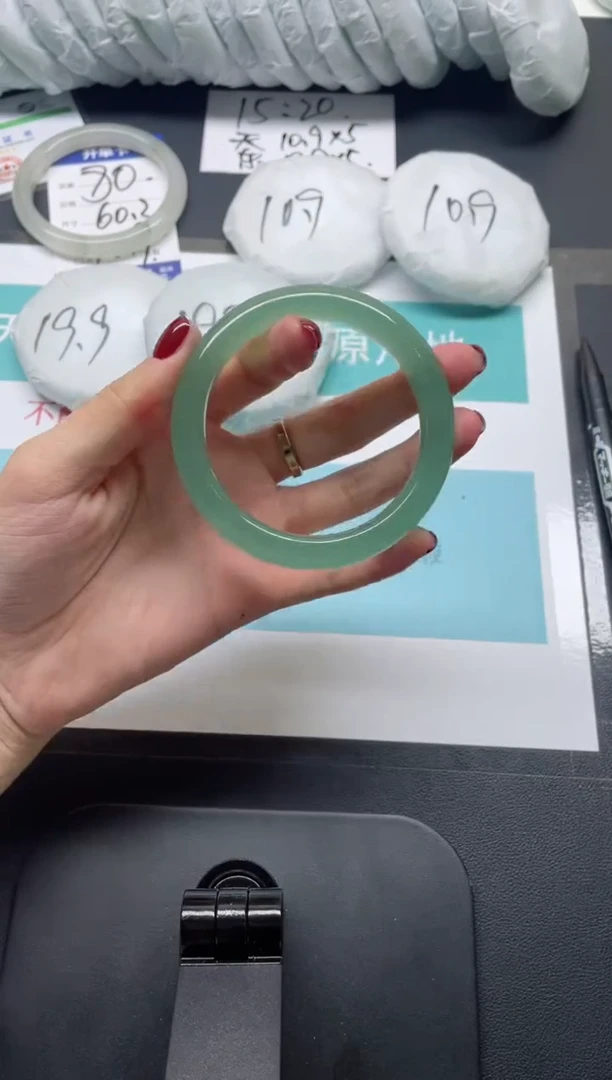 未镶嵌手镯石英质玉81-56