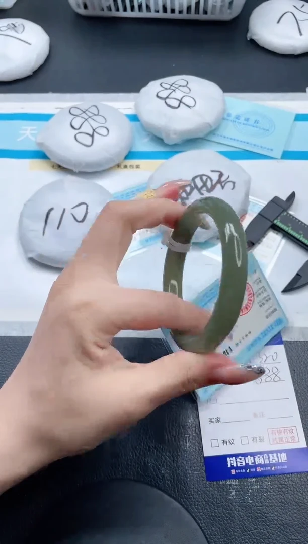 和田玉手镯未镶嵌24V320-58