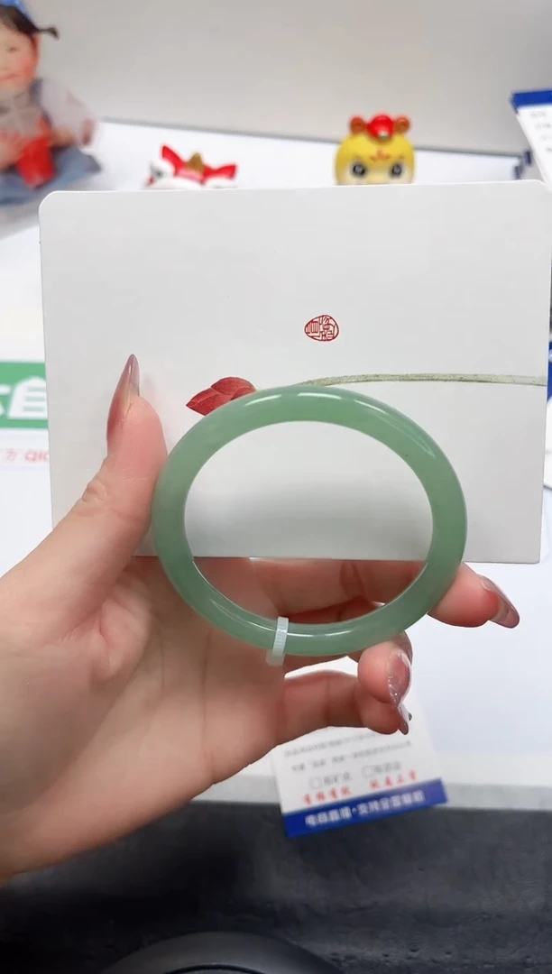 【闪购商品】石英质玉手镯未镶嵌180-56