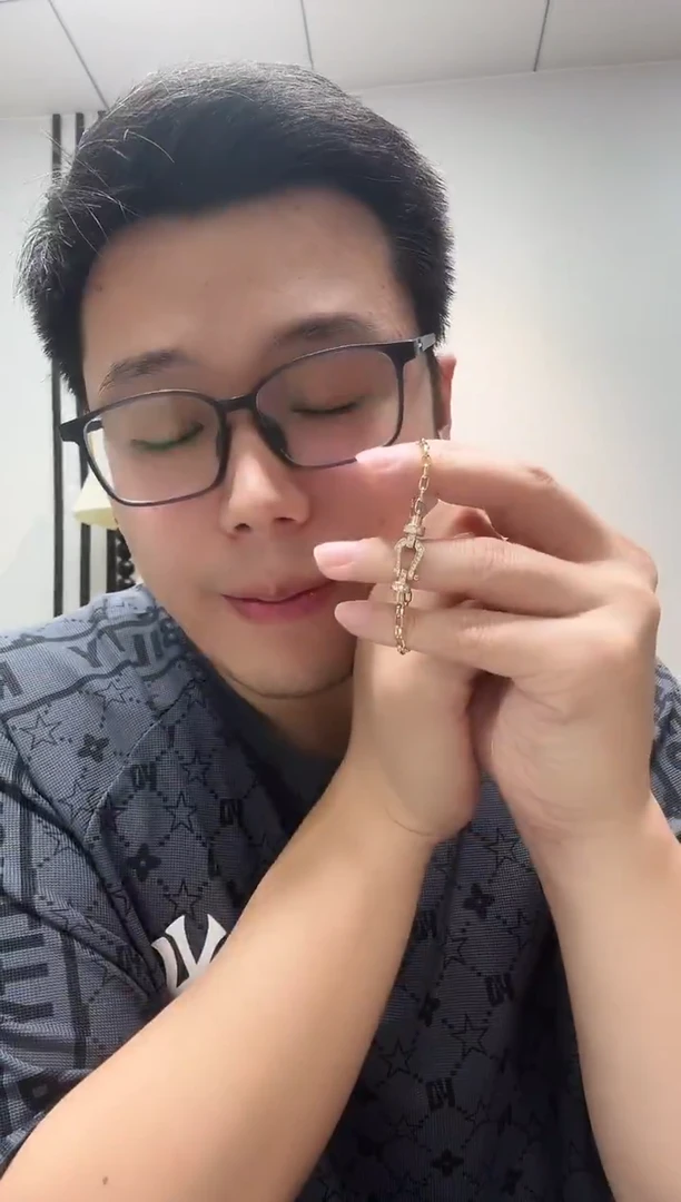 18K金镶嵌手链钻石k玫小号马蹄手链