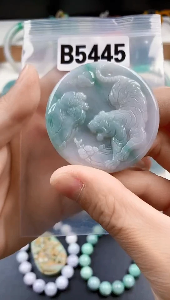 颈饰未镶嵌翡翠天然翡翠吊坠挂件