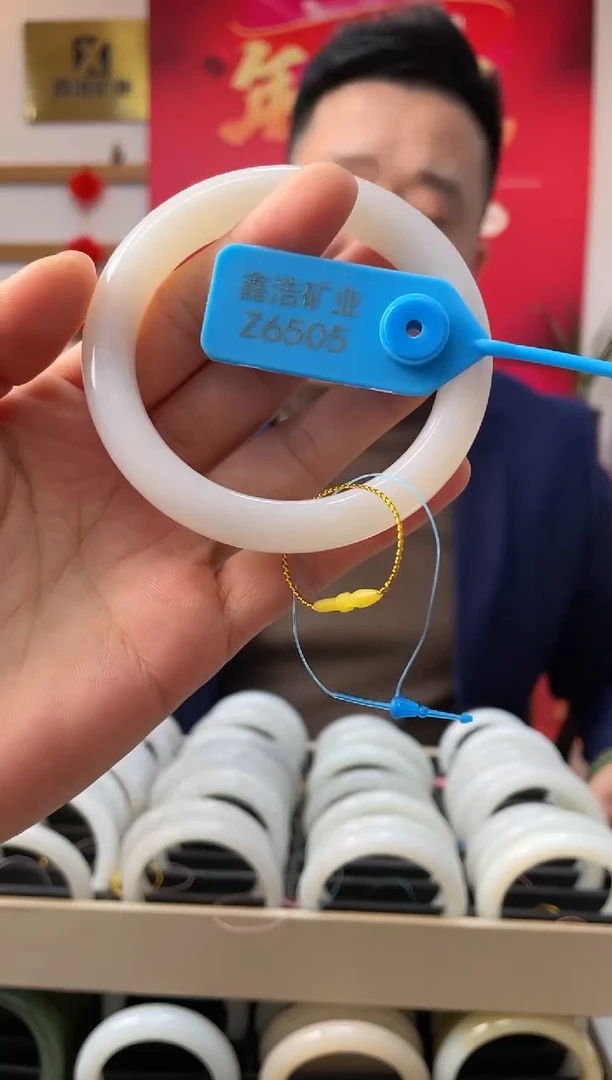 【闪购商品】和田玉手镯未镶嵌荔枝冻Z6505圈口56