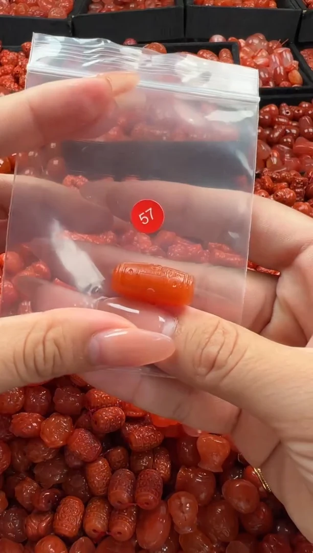 南红玛瑙未镶嵌颈饰1