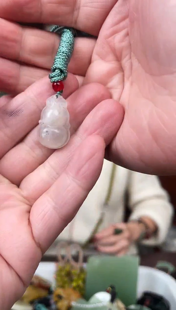 未镶嵌蛇纹石玉颈饰·