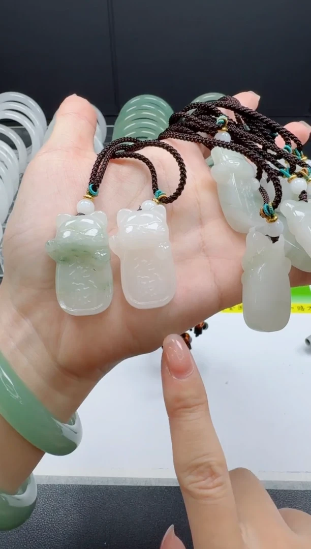 未镶嵌手镯石英质玉猫咪福牌【花纹随机-拍一发一】