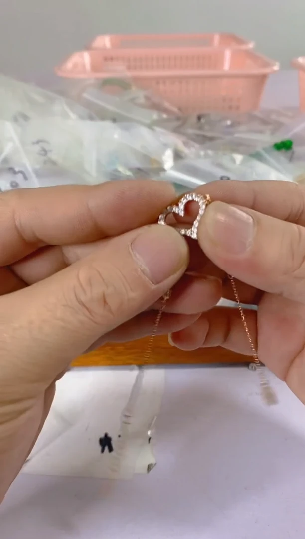 【闪购商品】水晶颈饰银S925镶嵌X282红宝，蓝宝，多样性发一件赠链