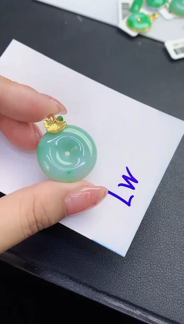 翡翠未镶嵌颈饰缅甸天然翡翠A货