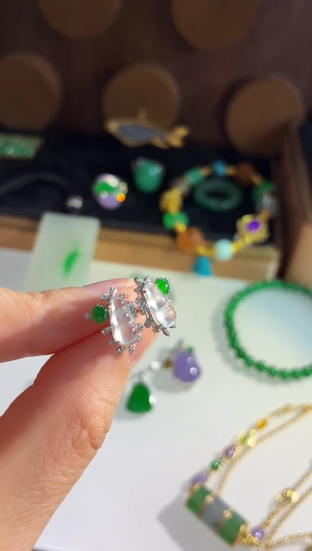 18K金镶嵌翡翠耳饰耳饰