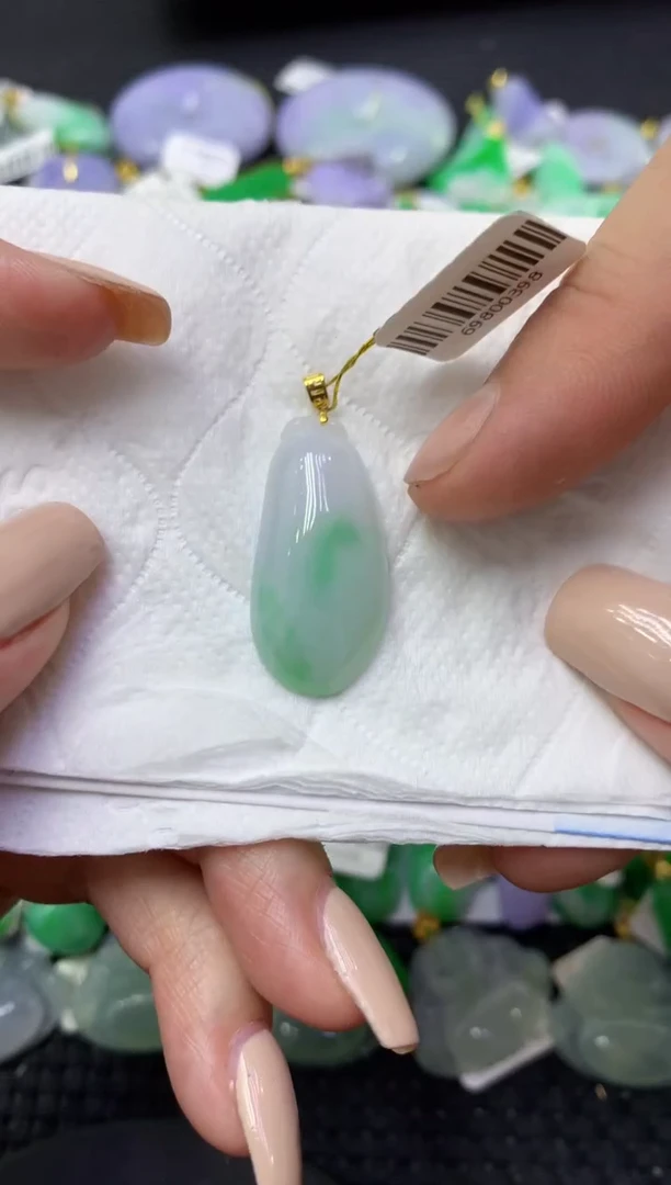 颈饰18K金镶嵌翡翠天然缅甸翡翠A货