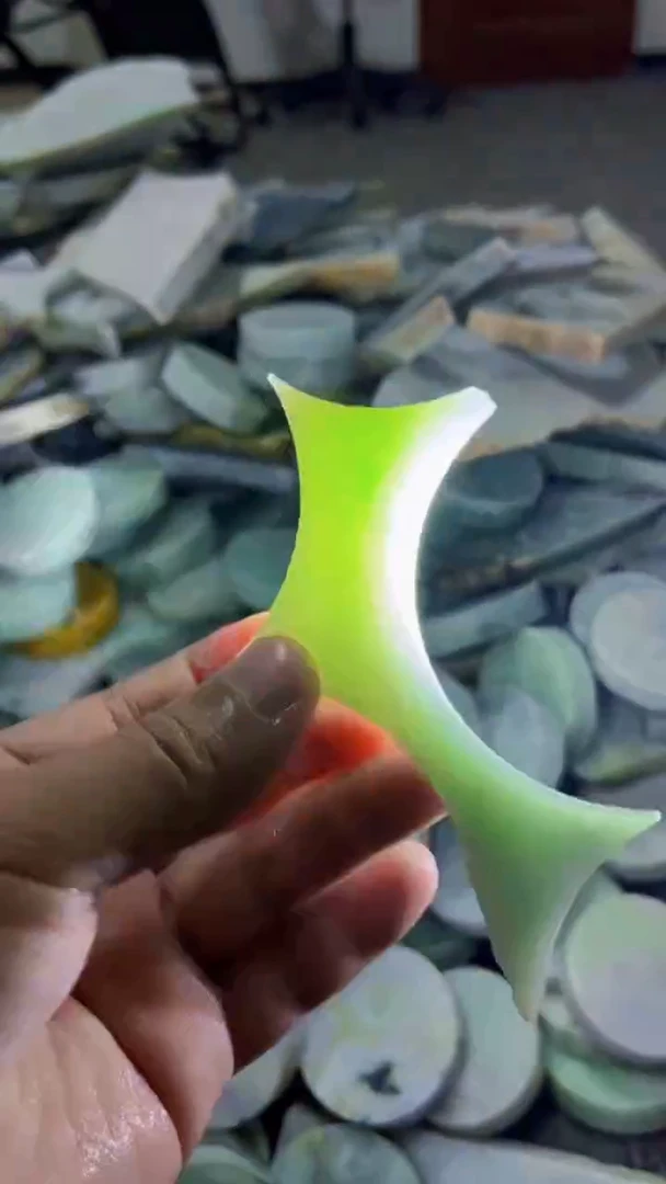 【闪购商品】翡翠挂件未镶嵌A货康壹135