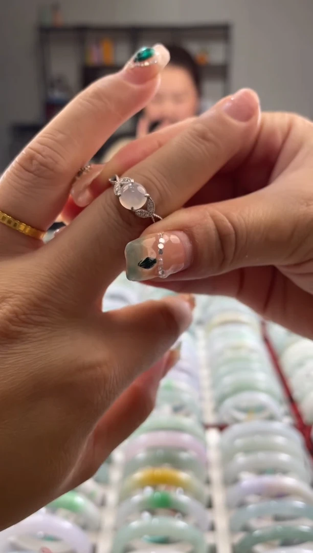 未镶嵌戒指翡翠多样性发一