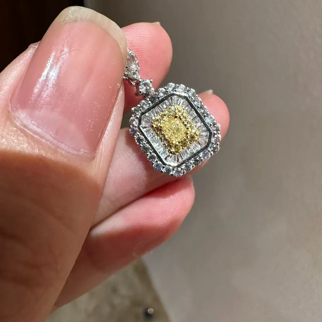 【QM珠宝】 01812 时尚 梯方黄钻方牌吊坠 ZSDZ（不含链）孤1