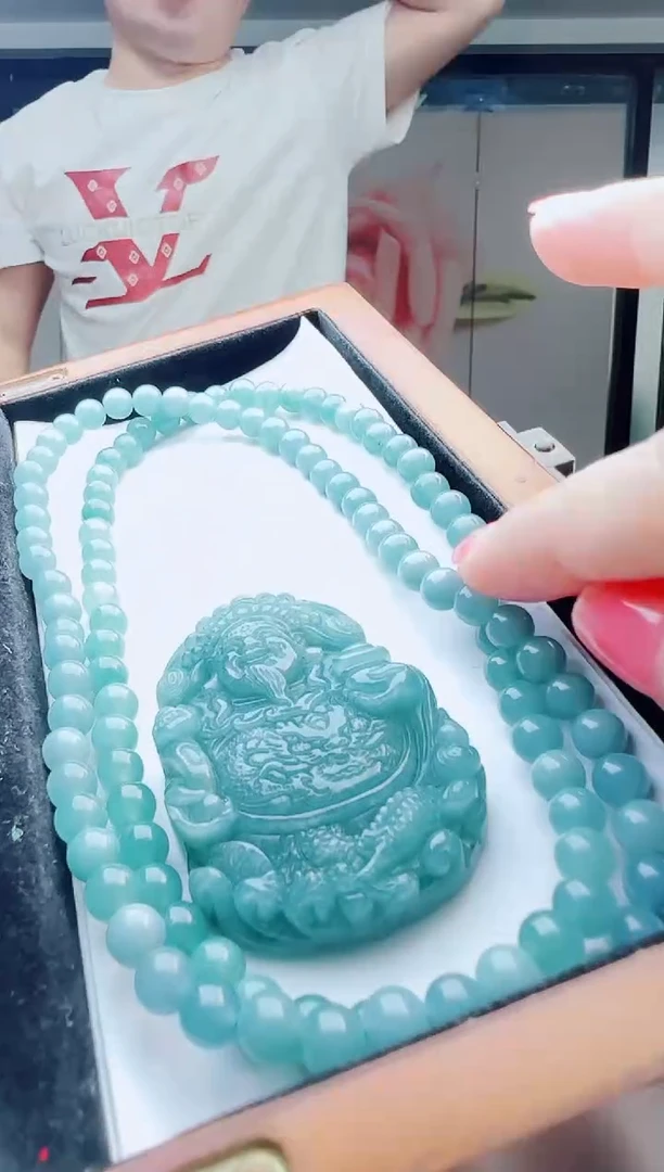 翡翠未镶嵌颈饰多样性发其中一